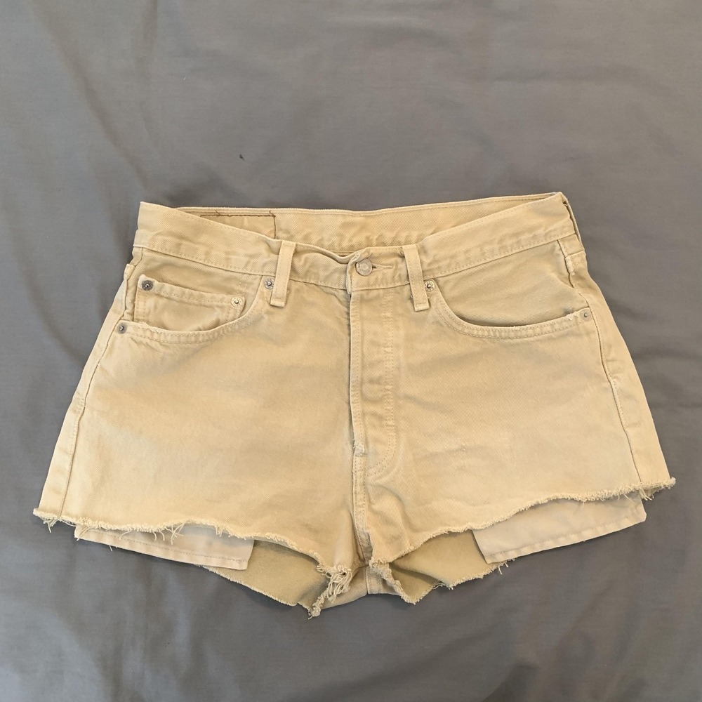 Levi's 501‎ Shorts Mens/Womans 32 Beige Denim Cutoff Frayed Raw Hem Cheeky